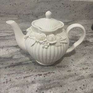 Elegant White Rose Ceramic Teapot